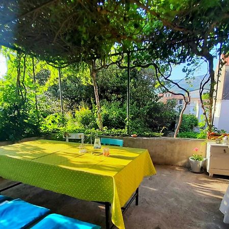 Dida Roko, Rustikalni Apartman S Terasom Kastela Exterior photo