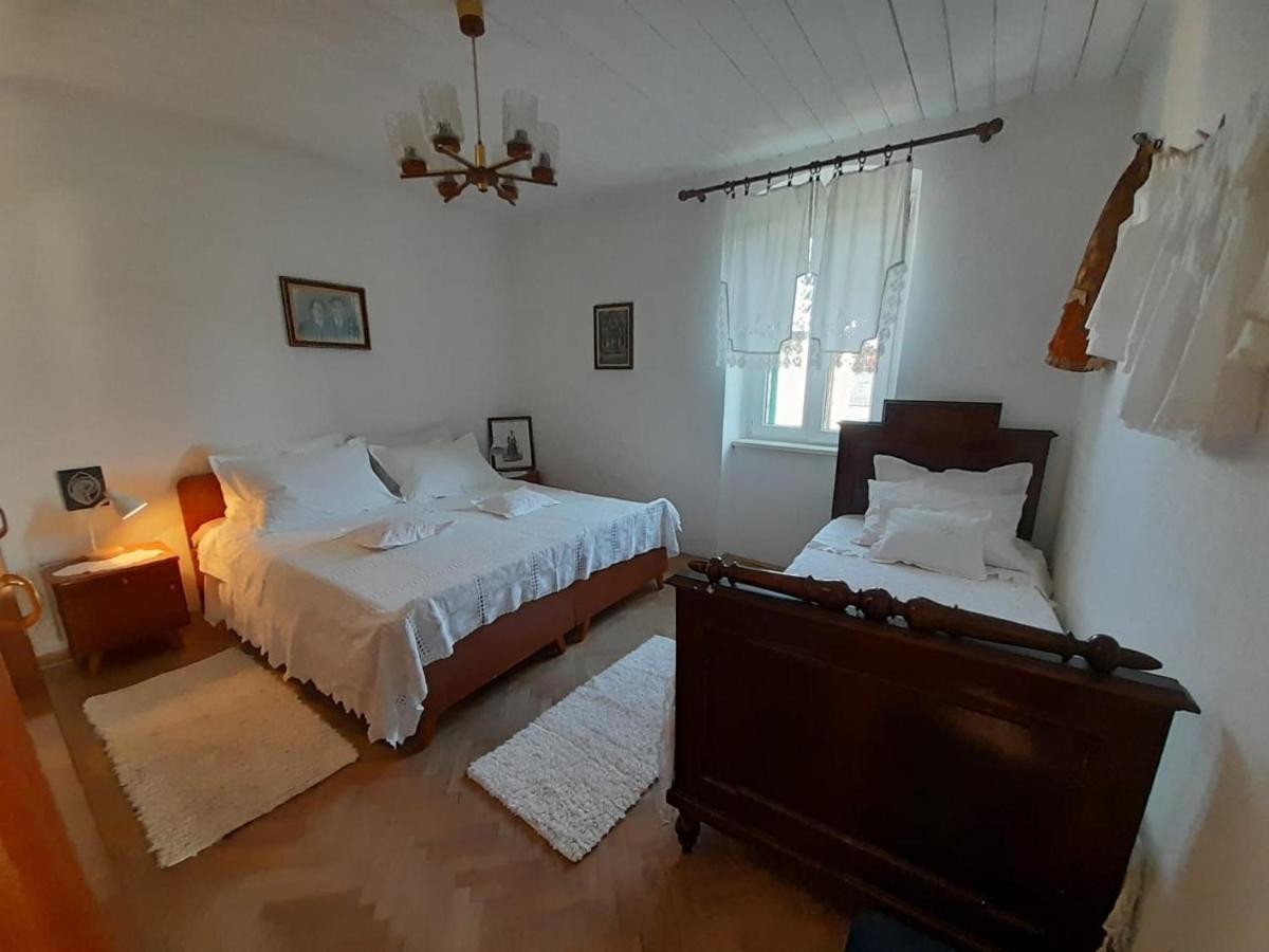 Dida Roko, Rustikalni Apartman S Terasom Kastela Exterior photo
