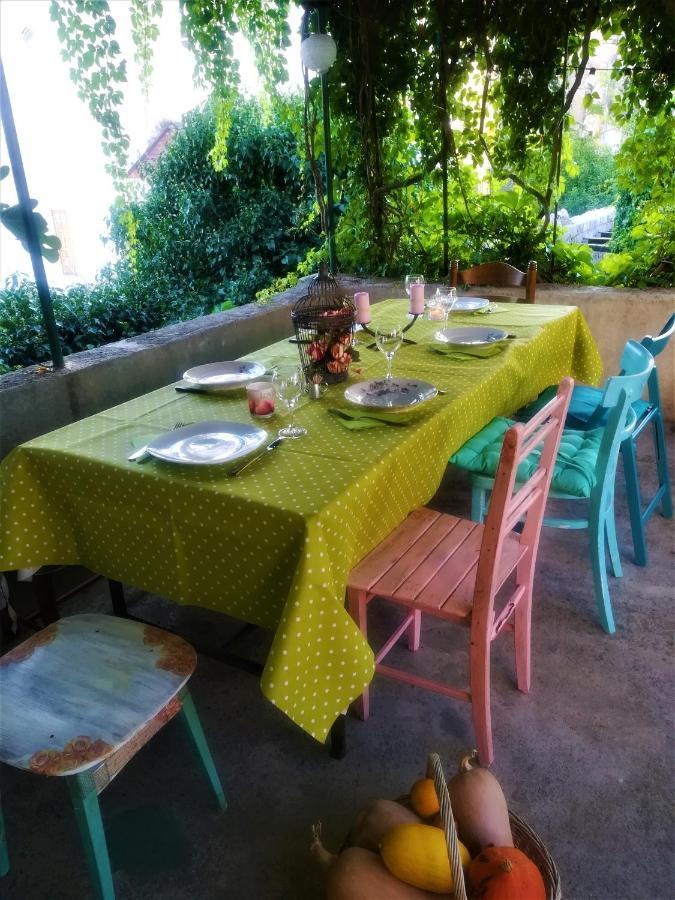Dida Roko, Rustikalni Apartman S Terasom Kastela Exterior photo