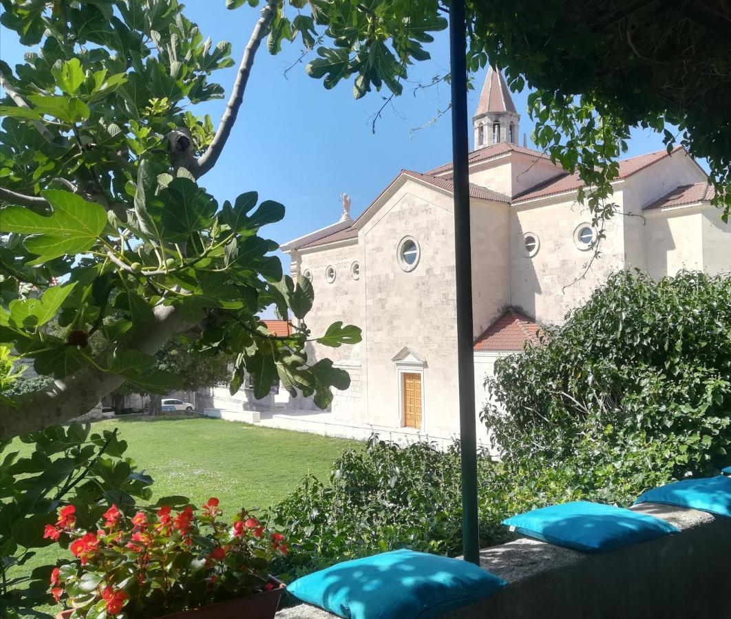 Dida Roko, Rustikalni Apartman S Terasom Kastela Exterior photo