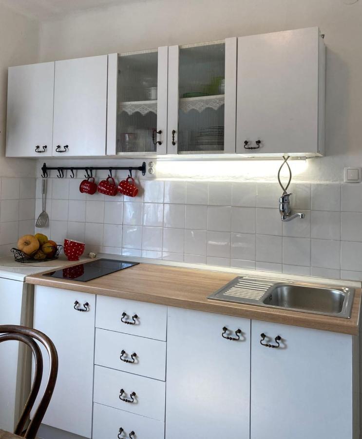 Dida Roko, Rustikalni Apartman S Terasom Kastela Exterior photo
