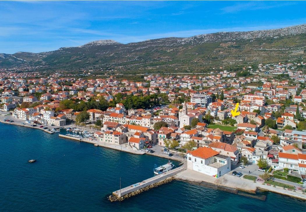 Dida Roko, Rustikalni Apartman S Terasom Kastela Exterior photo