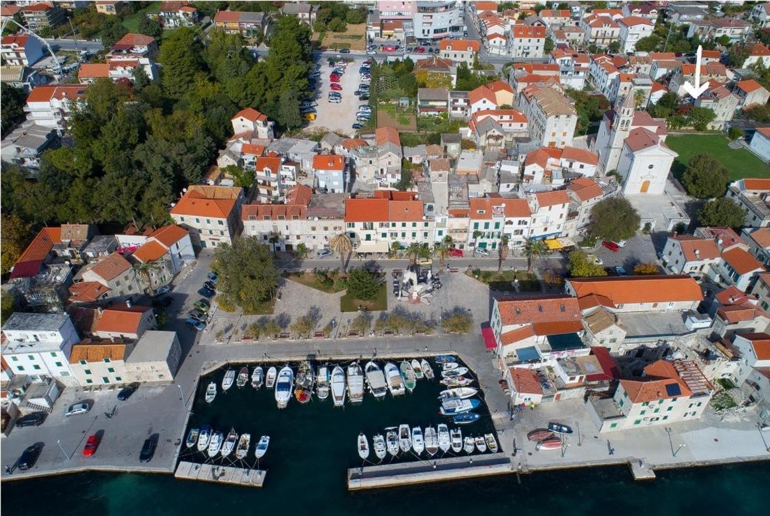 Dida Roko, Rustikalni Apartman S Terasom Kastela Exterior photo